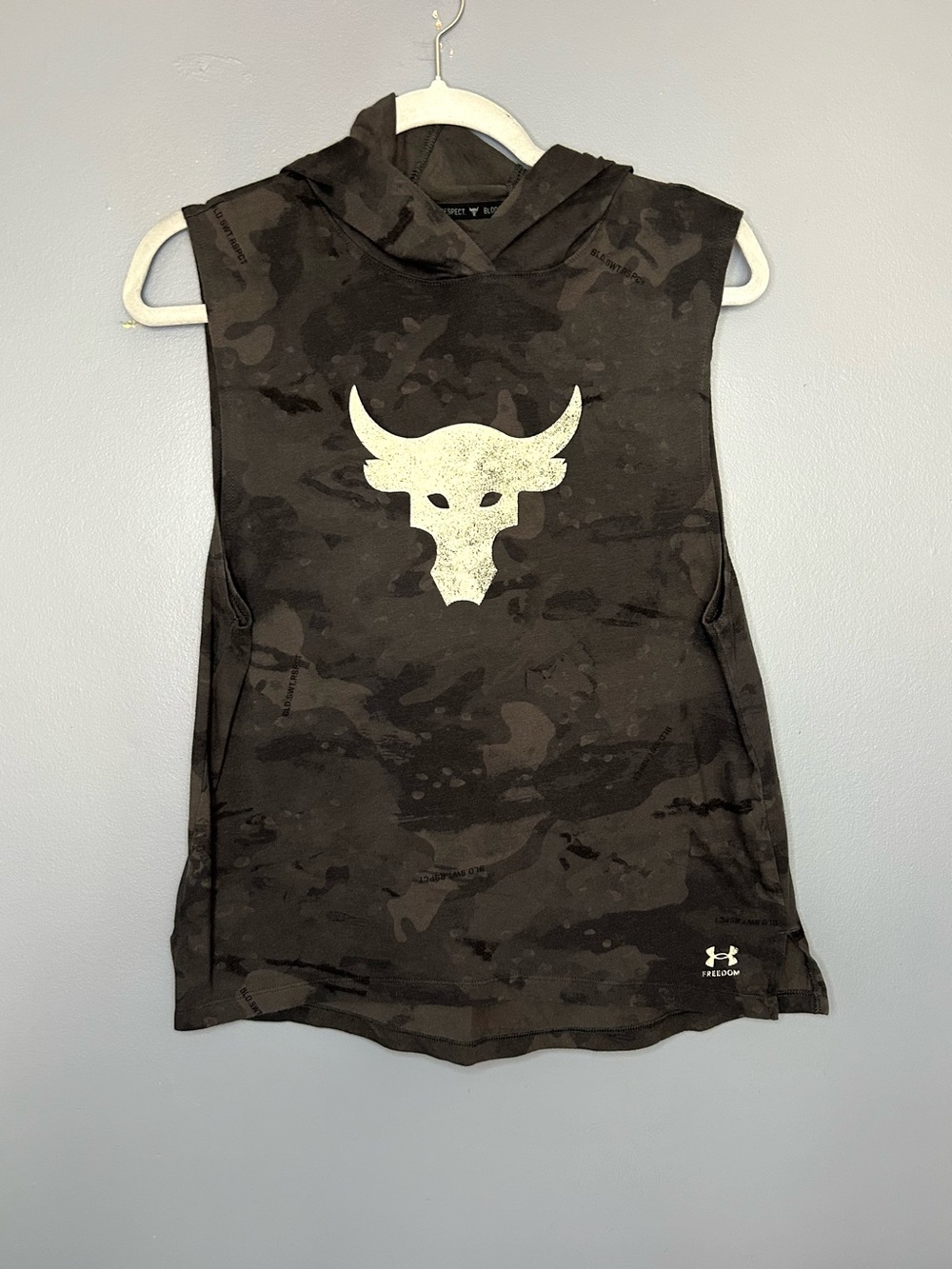 Under Armour Tank Top Mens M Black Camo Hooded Project Rock Gym Muscle Shirt